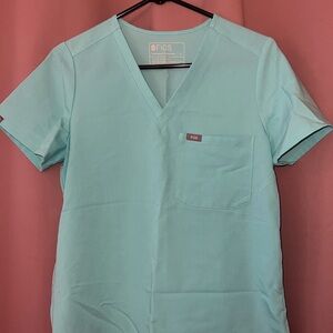 LIMITED EDITION FIGS | Fresh Aqua Catarina One pocket scrub top | Size S